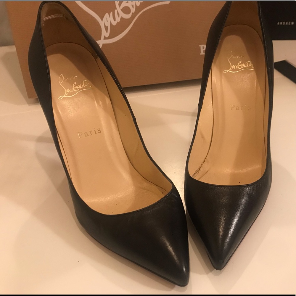 Classy Louboutins Pumps 💚💚
